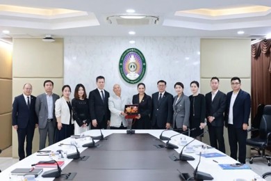 “朋友圈”再扩容：华南职教携手泰国萱素南他皇家大学共启中泰合作新篇章